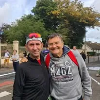 Jean-Pierre Marie aux côtés du journaliste Patrick Montel